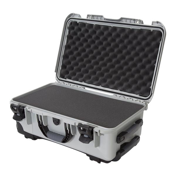 Model 935 Waterproof Case 22x14x9" Silver Ltch Clsr Tp Hndl/Sd Hndl/Rtrctbl Hndl